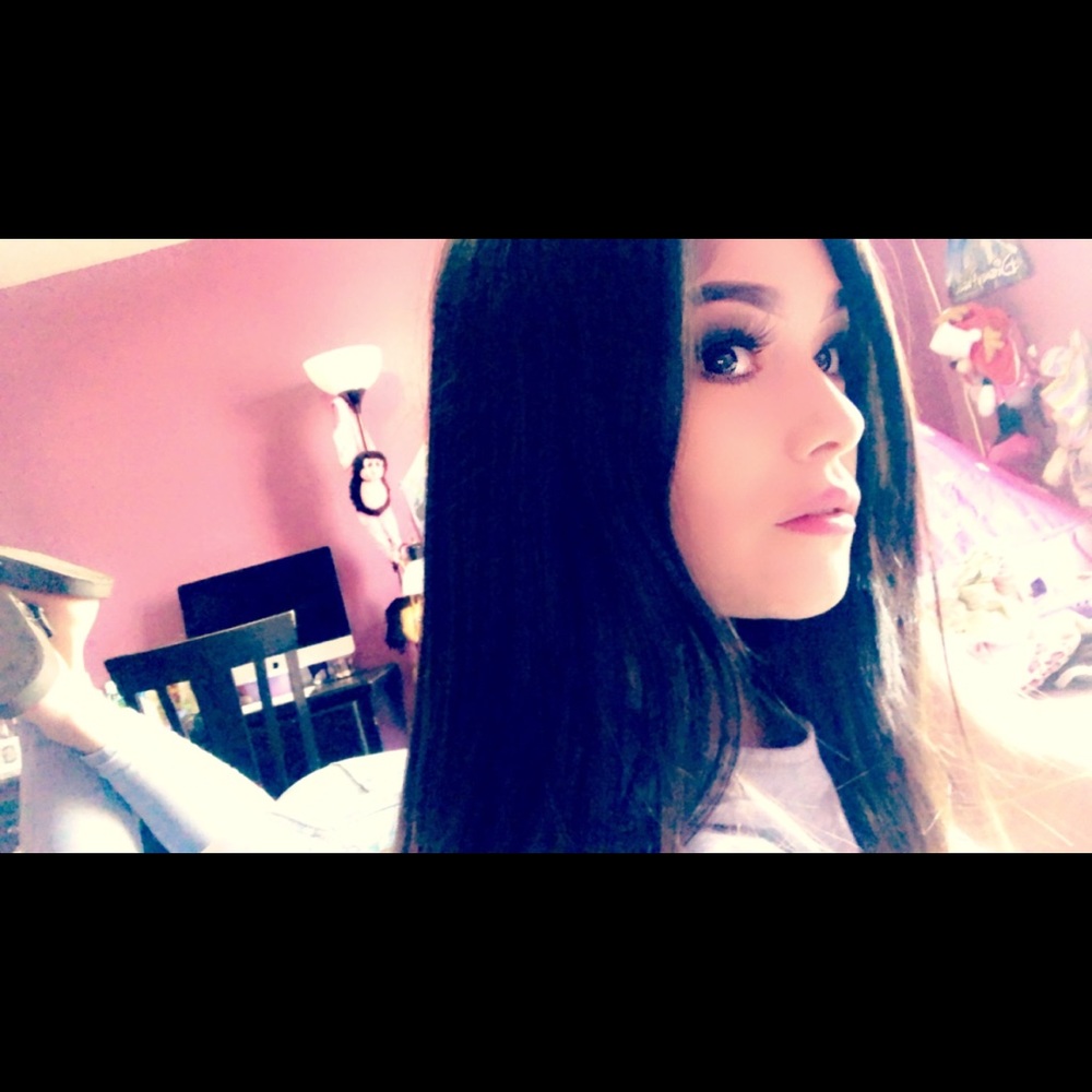 Meet your Posher, Crystal